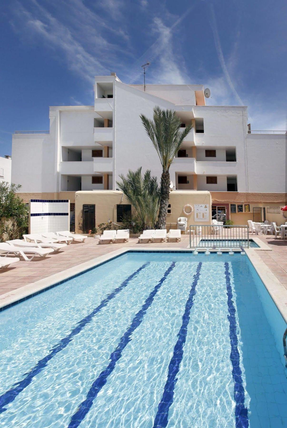 Typic Sandic Apartments Es Cana Dış mekan fotoğraf